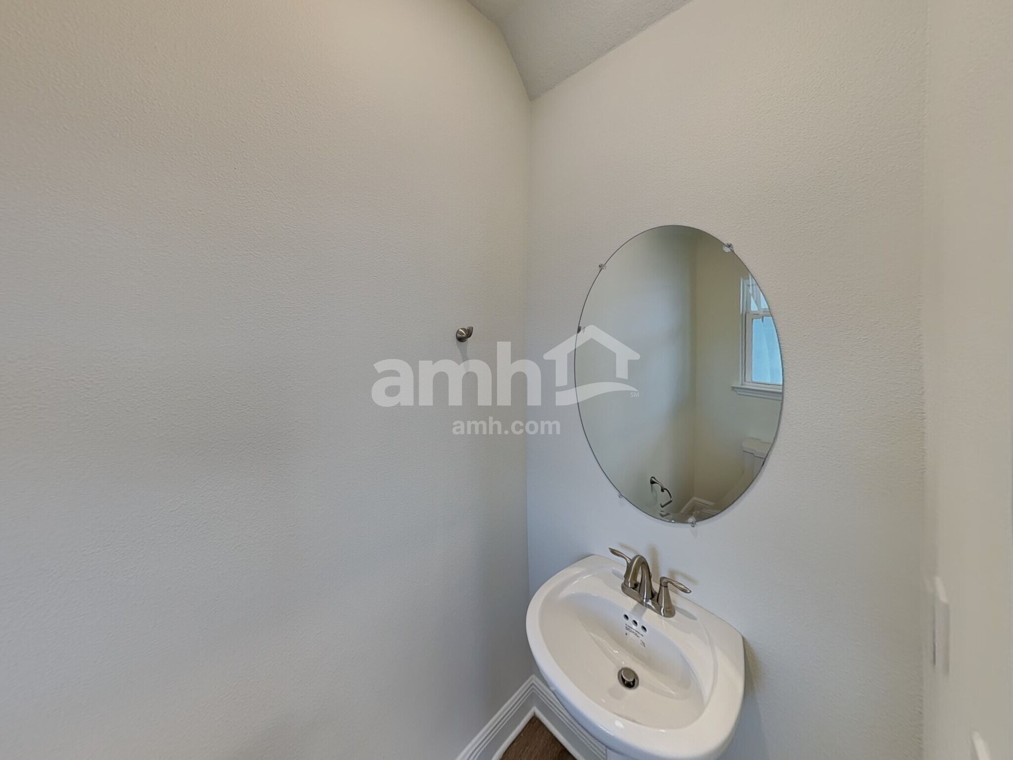 Building Photo - 5976 Sycamore Pl St