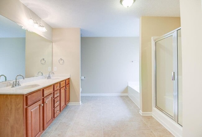 Building Photo - 183 Vintage Cir