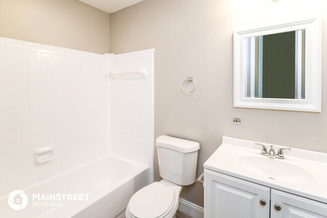 Building Photo - 13901 Bridgeport Dr