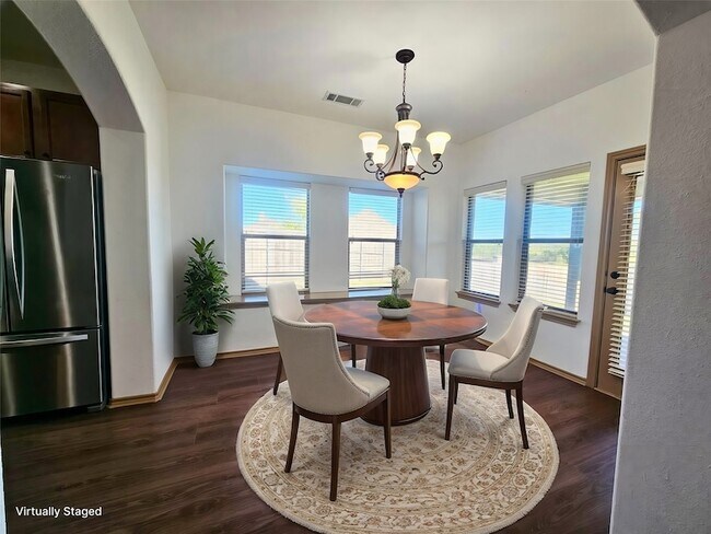 Building Photo - 2333 Loreto Dr