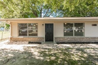 Building Photo - 1401 Plummer St