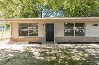 Building Photo - 1401 Plummer St