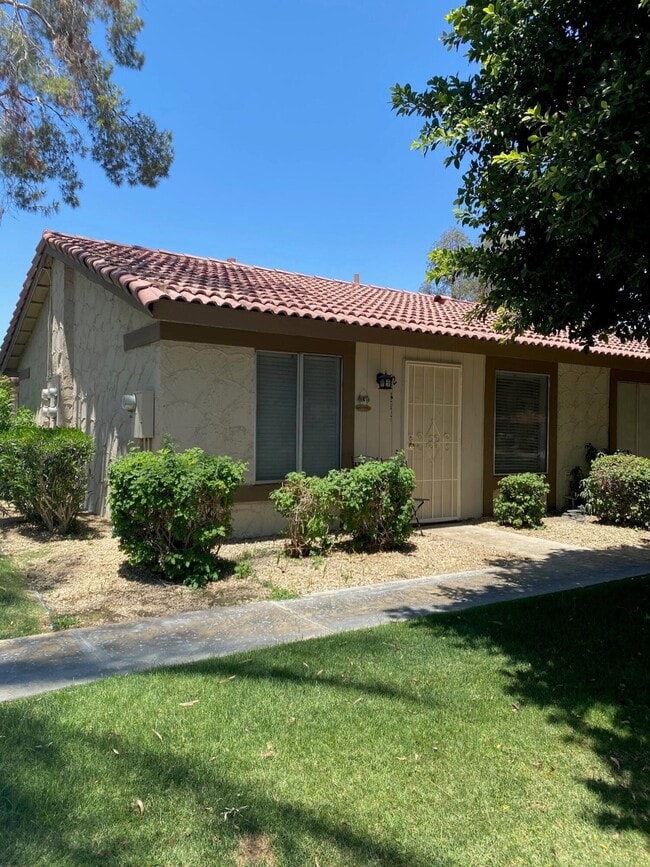 Building Photo - 82075 Country Club Dr