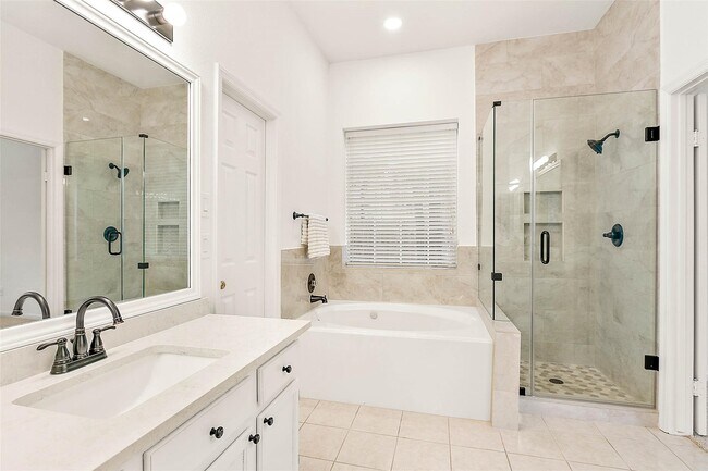 Building Photo - 8 Greentwig Pl
