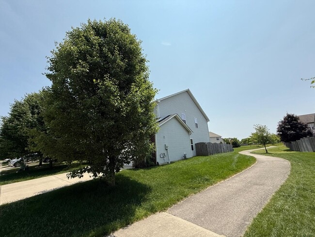 Building Photo - 1001 Retford Dr