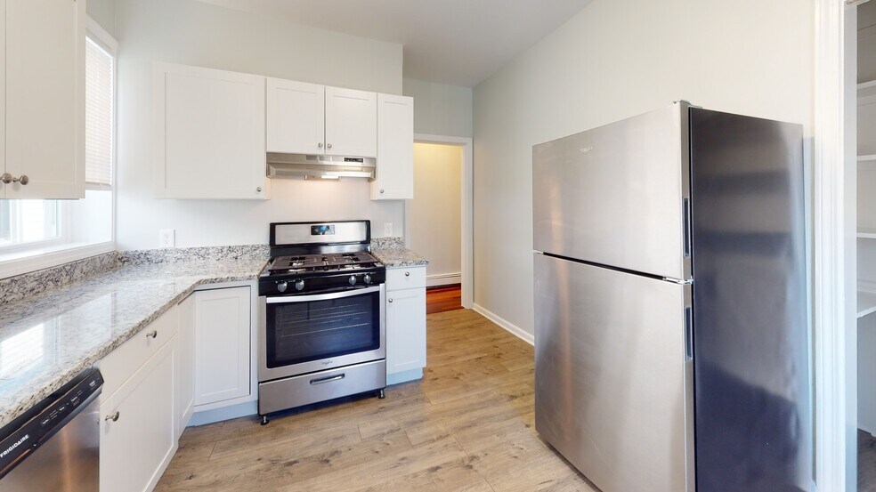 Building Photo - 677 Bennington St