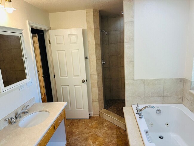 Building Photo - Vintage Remodel
