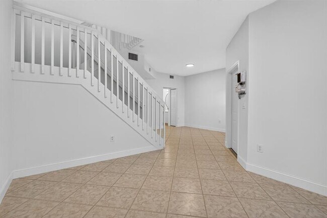 Building Photo - 6103 NW 116 Pl