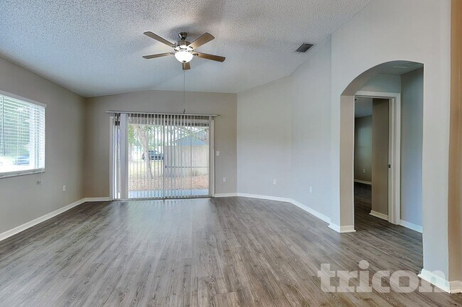 Building Photo - 11759 Lynmoor Dr