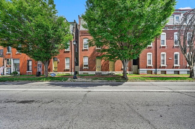 Building Photo - 1704 S Tucker Blvd
