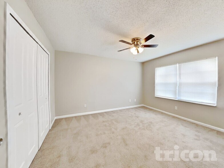 Building Photo - 1002 Saxon Ct