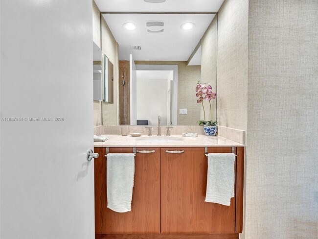 Building Photo - 3535 S Ocean Dr