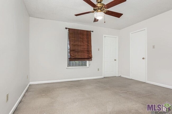 Building Photo - 4625 Parkoaks Dr