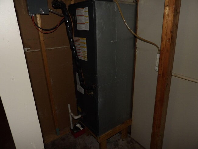 Building Photo - 409 Ridgewood Ln