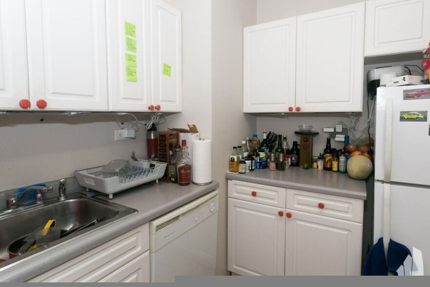 Building Photo - 3502 W Grace St