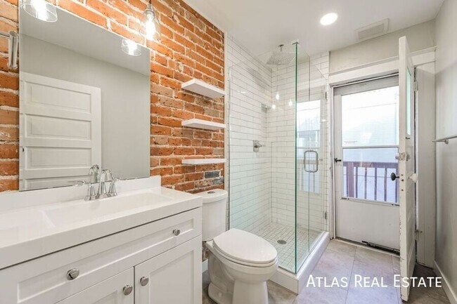 Building Photo - 476 N Washington St