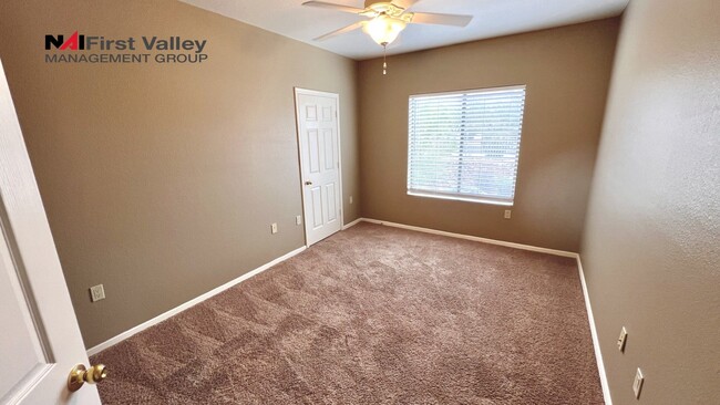 Building Photo - *****Half off First Months Rent ***** 3 Be...