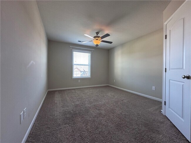 Building Photo - 16 Old Pond Rd