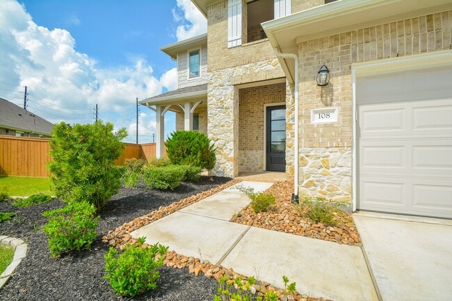 Building Photo - 108 Summer Pool Ct