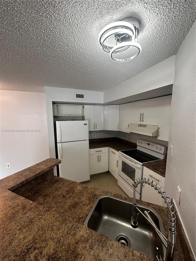Building Photo - 12760 Vista Isles Dr