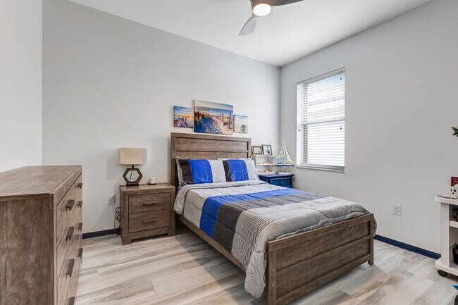Building Photo - ** REFLECTION LAKES ** 4 BED / 2 BATH - PO...
