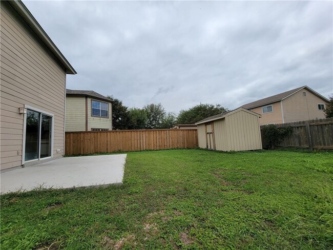 Building Photo - 1061 Canterbury Trail