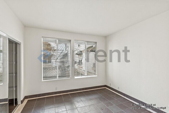 Building Photo - 445 Milan Dr