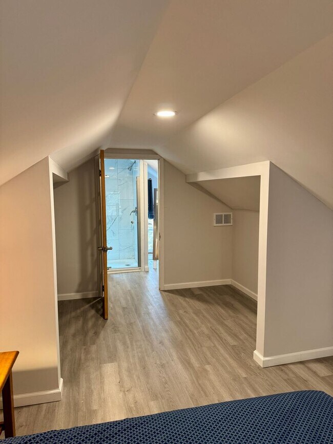 Building Photo - Charming Home in Pembroke with Yard & Storage