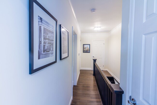 Building Photo - 5245 S San Vicente Blvd