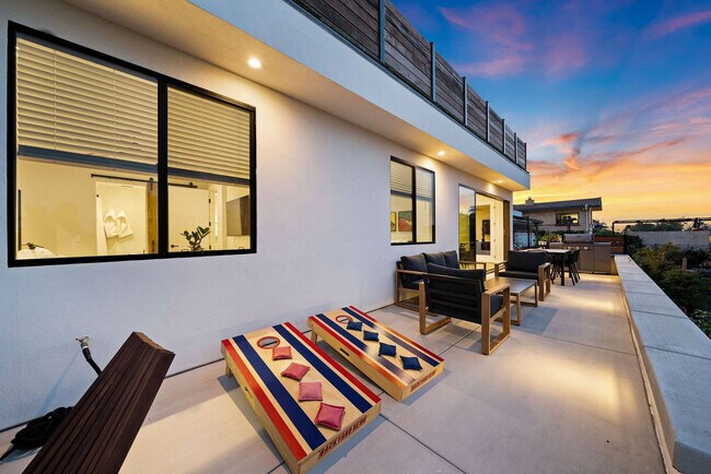Building Photo - 13985 Mira Montana Dr