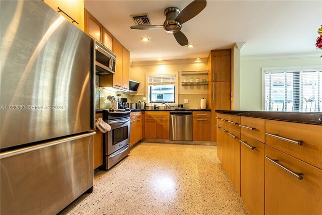 Building Photo - 1410 Polk St