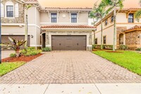 Building Photo - 9596 Town Parc Cir S