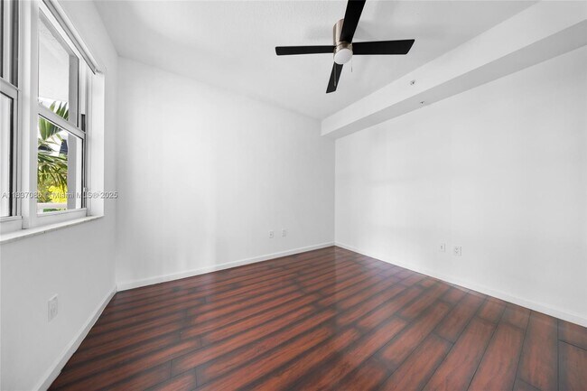Building Photo - 7914 Harbor Island Dr