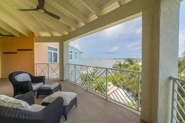 Building Photo - 309 E Ocean Ave