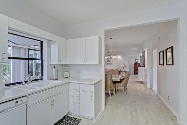 Building Photo - 3940 Back Bay Dr