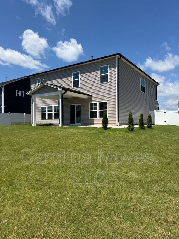 Building Photo - 903A Gibbons Street