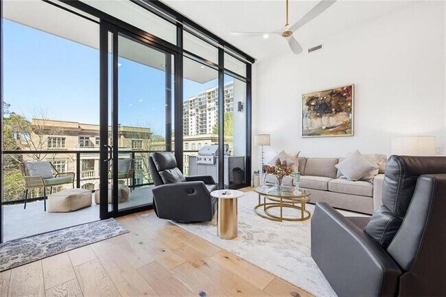 Building Photo - 2425 Peachtree Rd NE