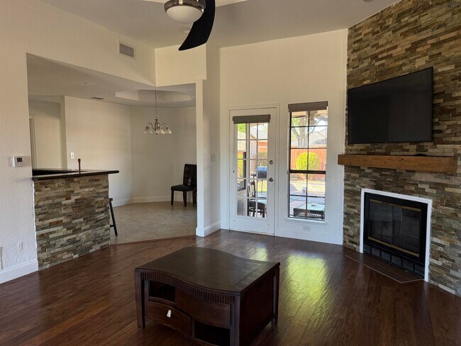 Building Photo - 19 Pilot Point Dr