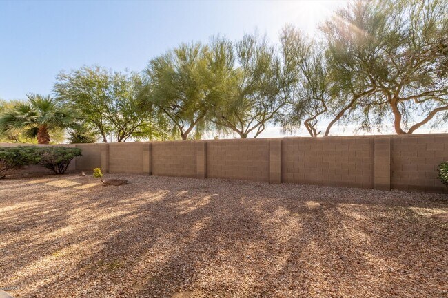 Building Photo - 951 W Orchard Ln