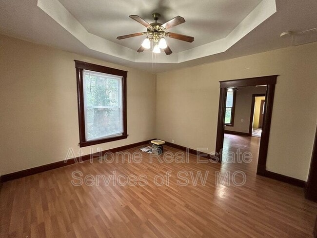 Building Photo - 818 W Monroe Terrace