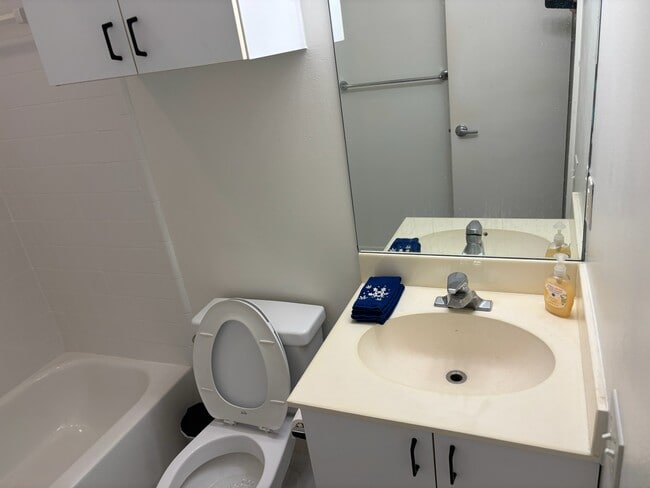 Building Photo - 2909 Albany St