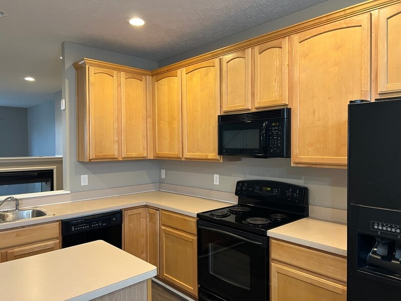 Building Photo - 13833 Willesden Cir