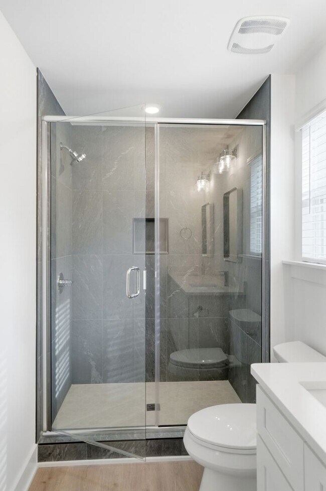 Building Photo - Bright & Modern New Construction Townhome