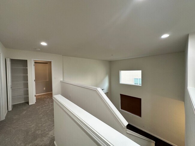 Building Photo - Silver Lake Area Rental