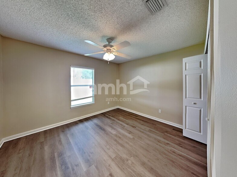 Building Photo - 9213 Prosperity Lake Dr