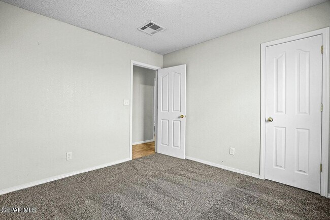 Building Photo - 14223 Poets Rock Ln
