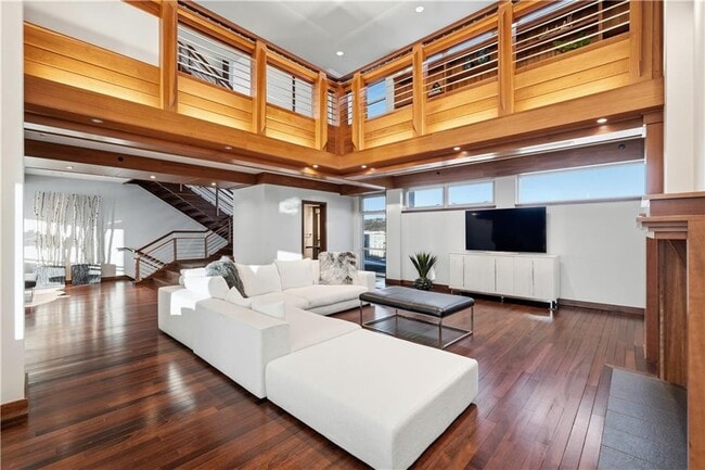 Building Photo - 5 W Mountain St