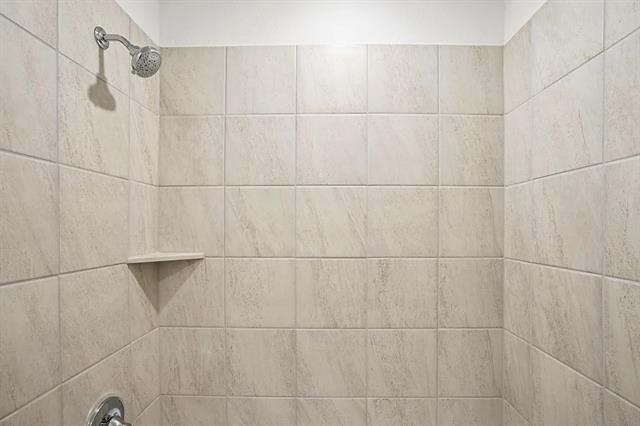 Building Photo - 704 Edgehurst Dr