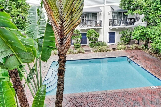 Building Photo - 446 NE 2nd Ave