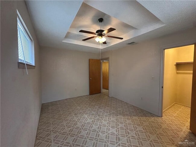 Building Photo - 11 Cll De Amistad